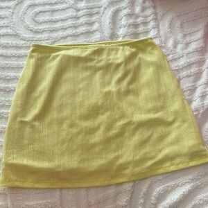 Princess Polly yellow skirt - size 6 but can fit 4